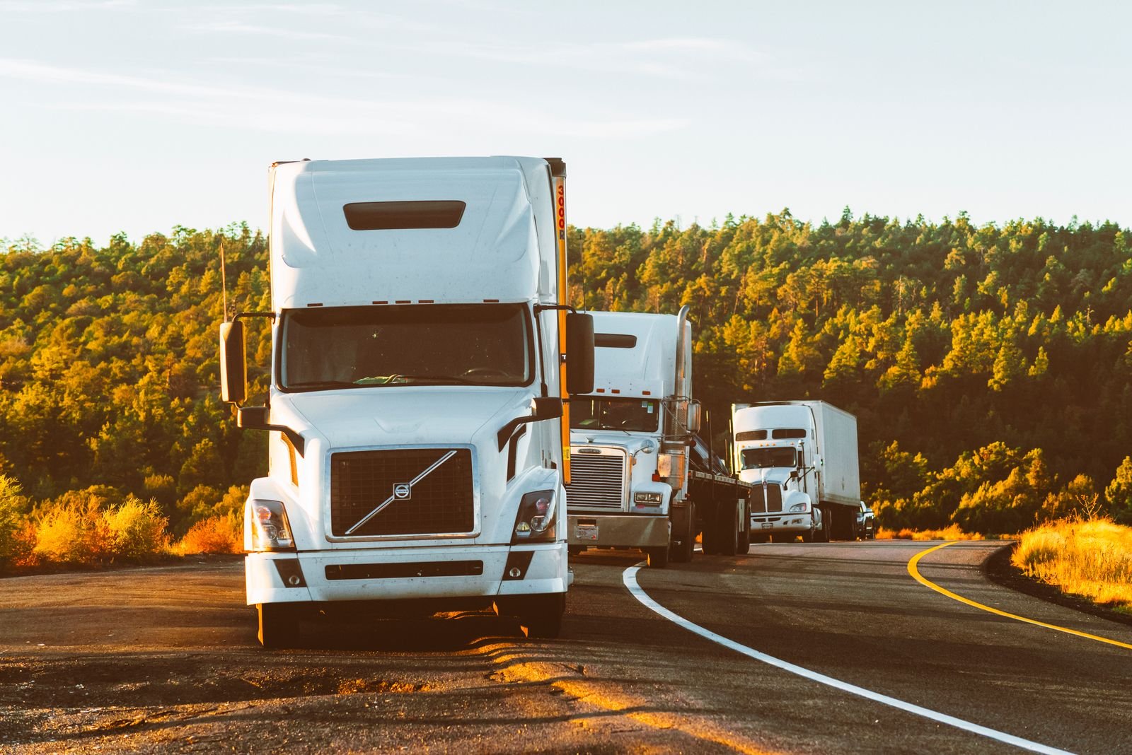 Long-haul truck on a Gulf highway corridor